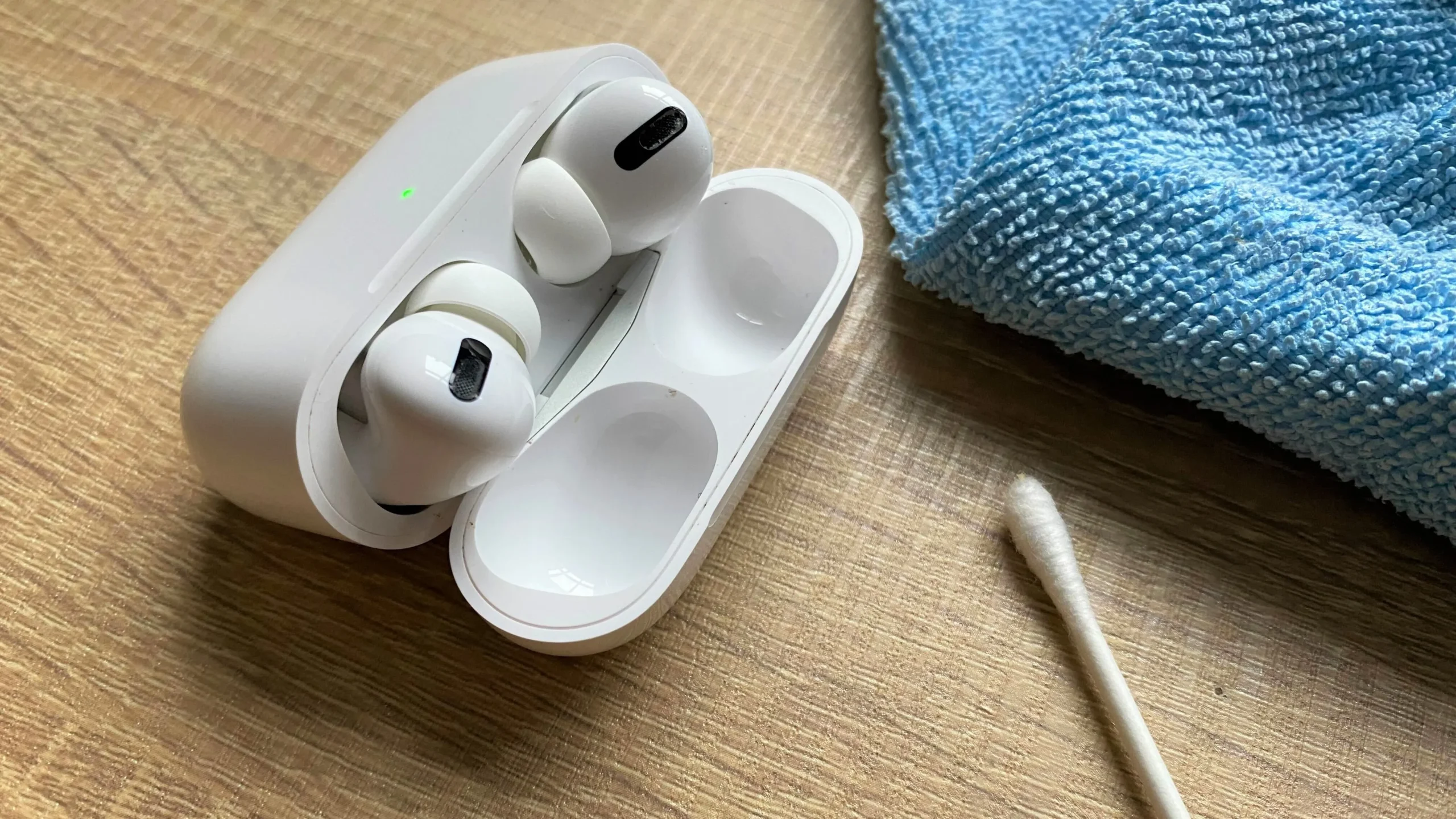 Clean AirPods: Effective Tips for Maintaining Hygiene